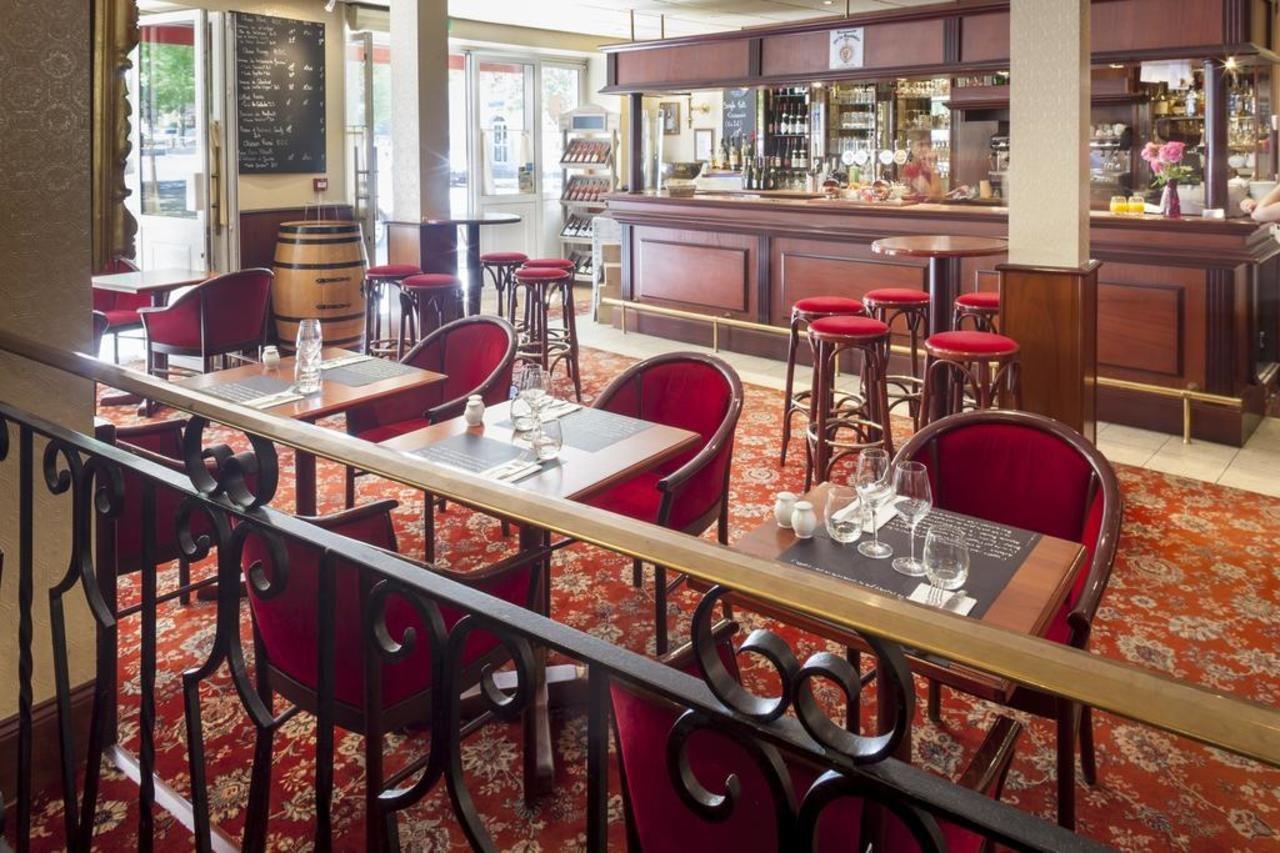 Brit Hotel Le Lion D'Or Chinon Exterior photo