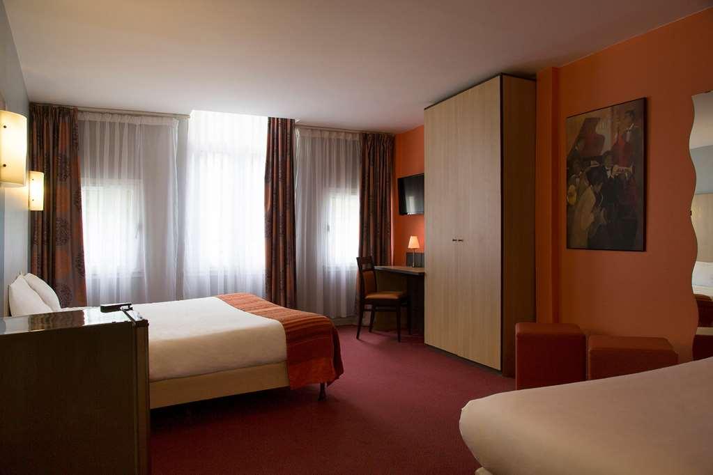 Brit Hotel Le Lion D'Or Chinon Room photo