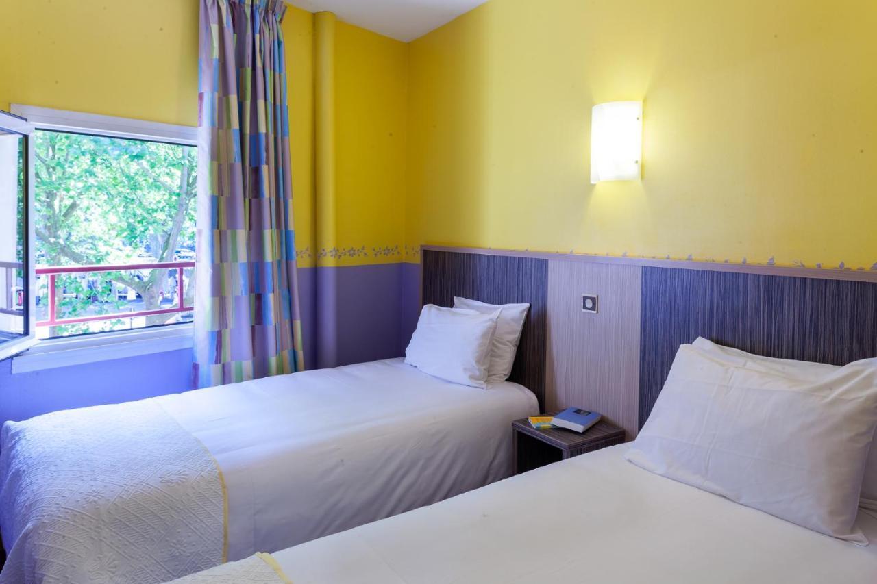 Brit Hotel Le Lion D'Or Chinon Exterior photo