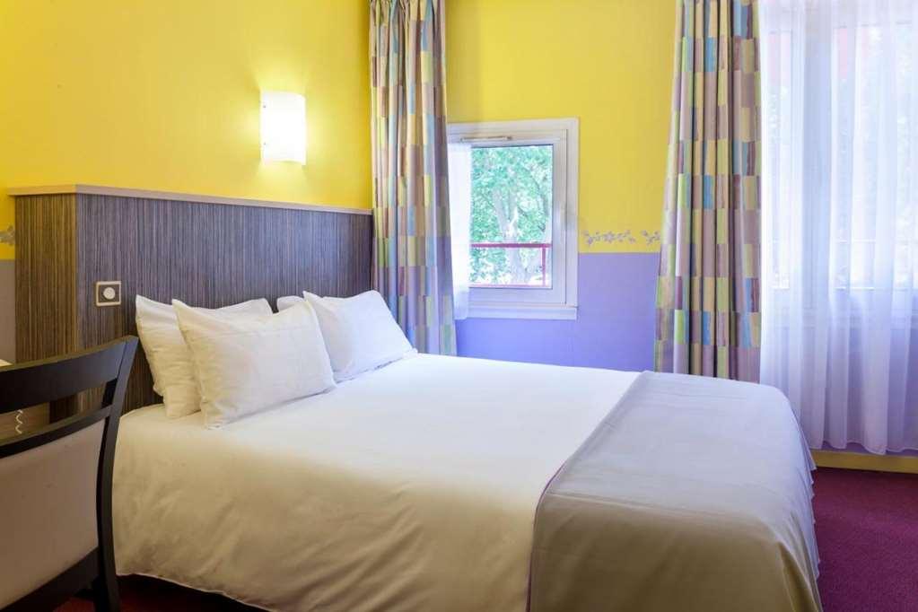 Brit Hotel Le Lion D'Or Chinon Room photo
