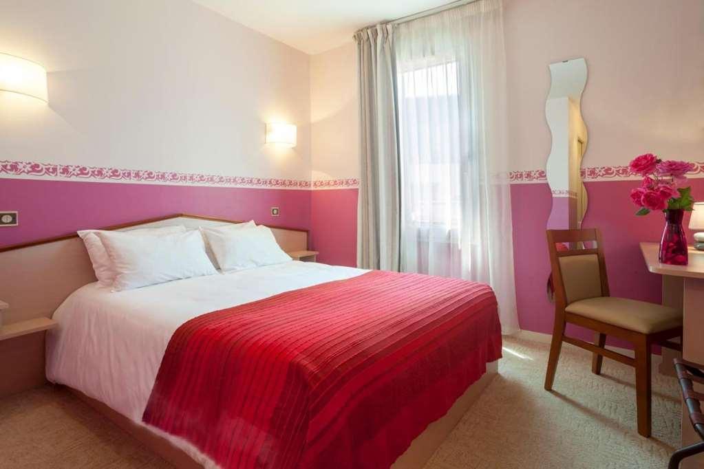 Brit Hotel Le Lion D'Or Chinon Room photo