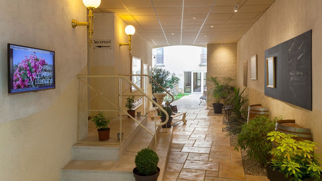 Brit Hotel Le Lion D'Or Chinon Exterior photo